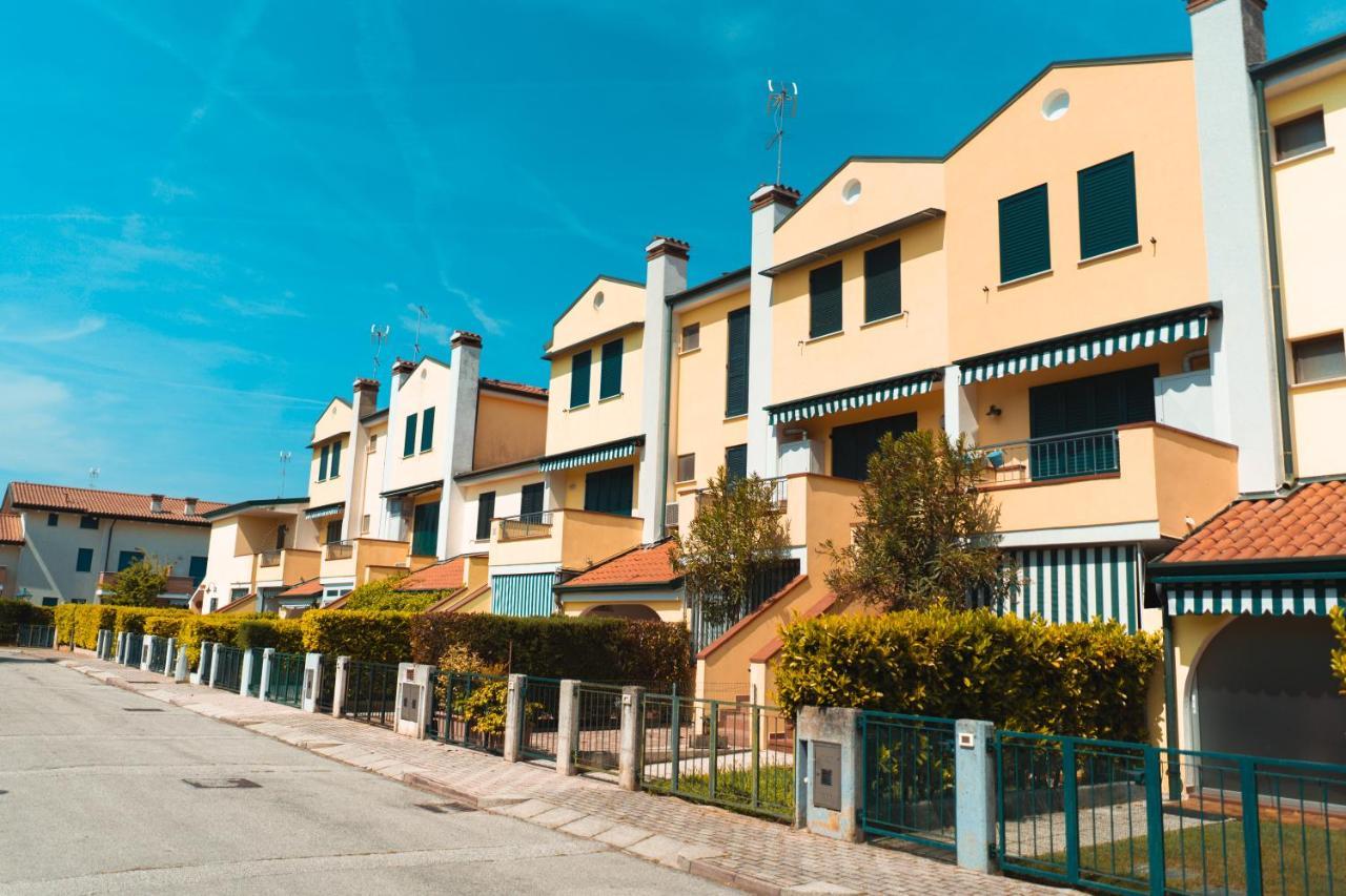 Villetta A Schiera Orchidea Eraclea Mare Exteriör bild